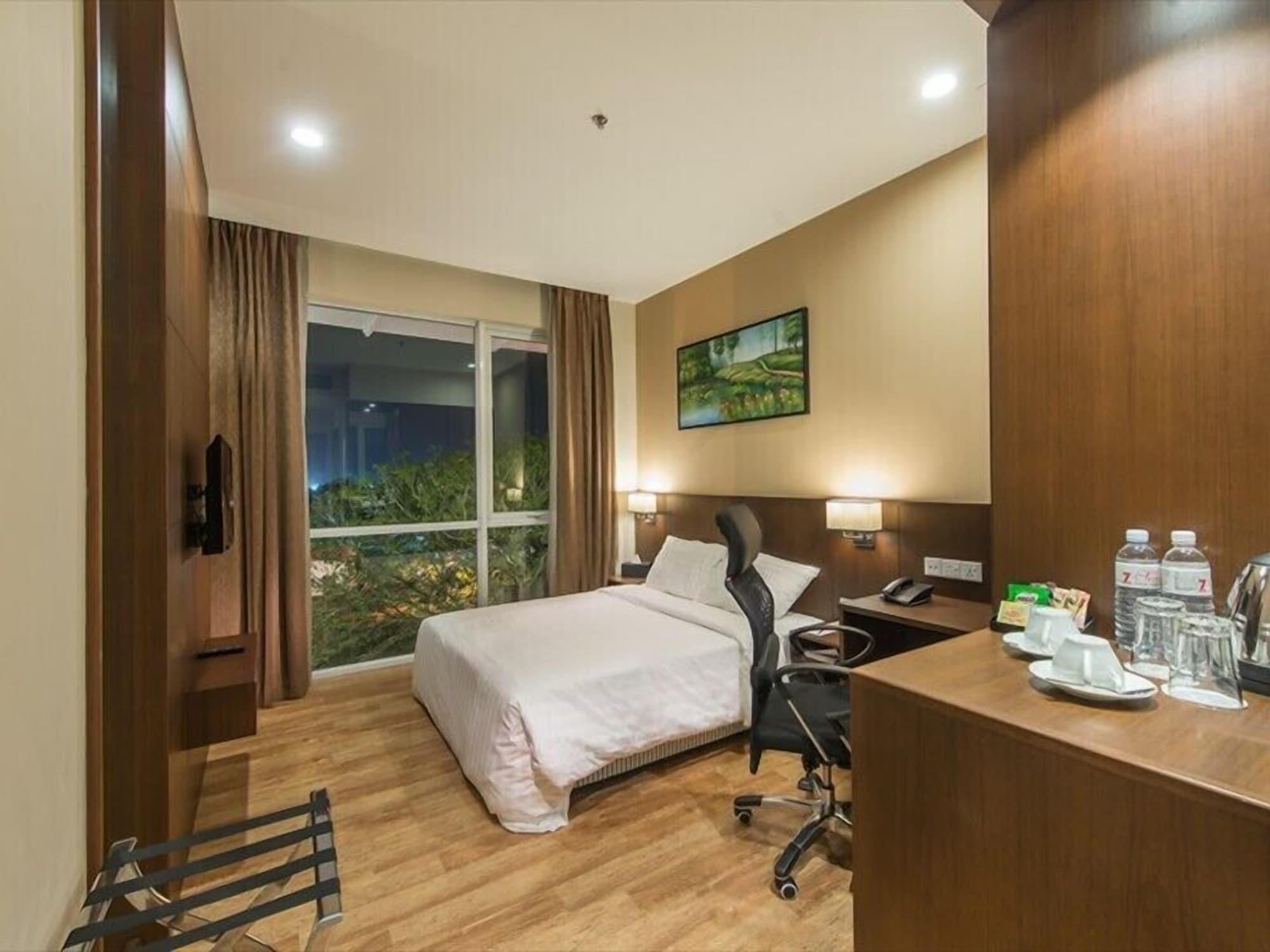 Keoja Hotel Kuala Belait Exterior photo