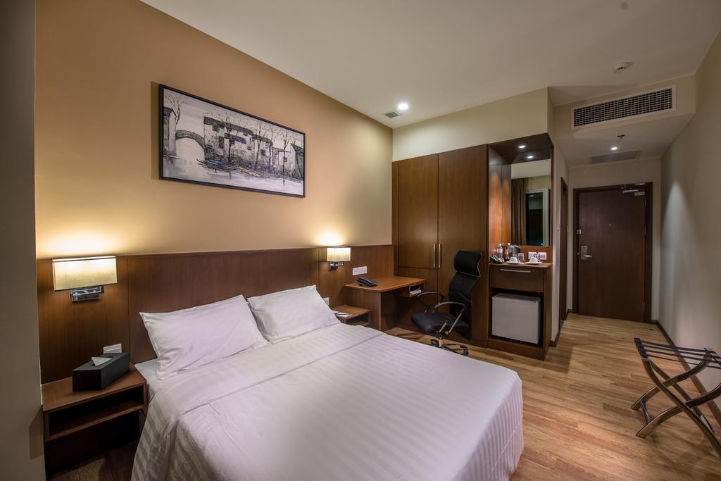 Keoja Hotel Kuala Belait Exterior photo