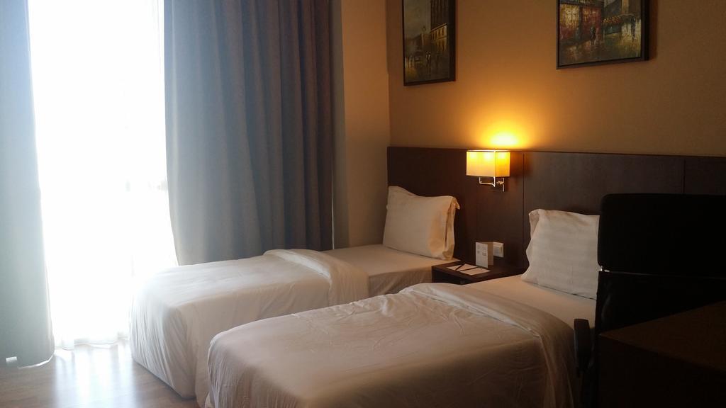 Keoja Hotel Kuala Belait Exterior photo