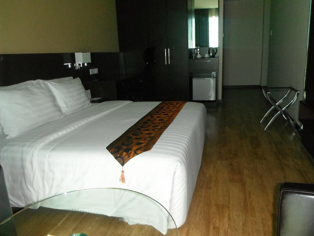 Keoja Hotel Kuala Belait Exterior photo